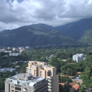 Lee más sobre el artículo Lujo y ubicación estratégica impulsan el mercado inmobiliario venezolano 2025