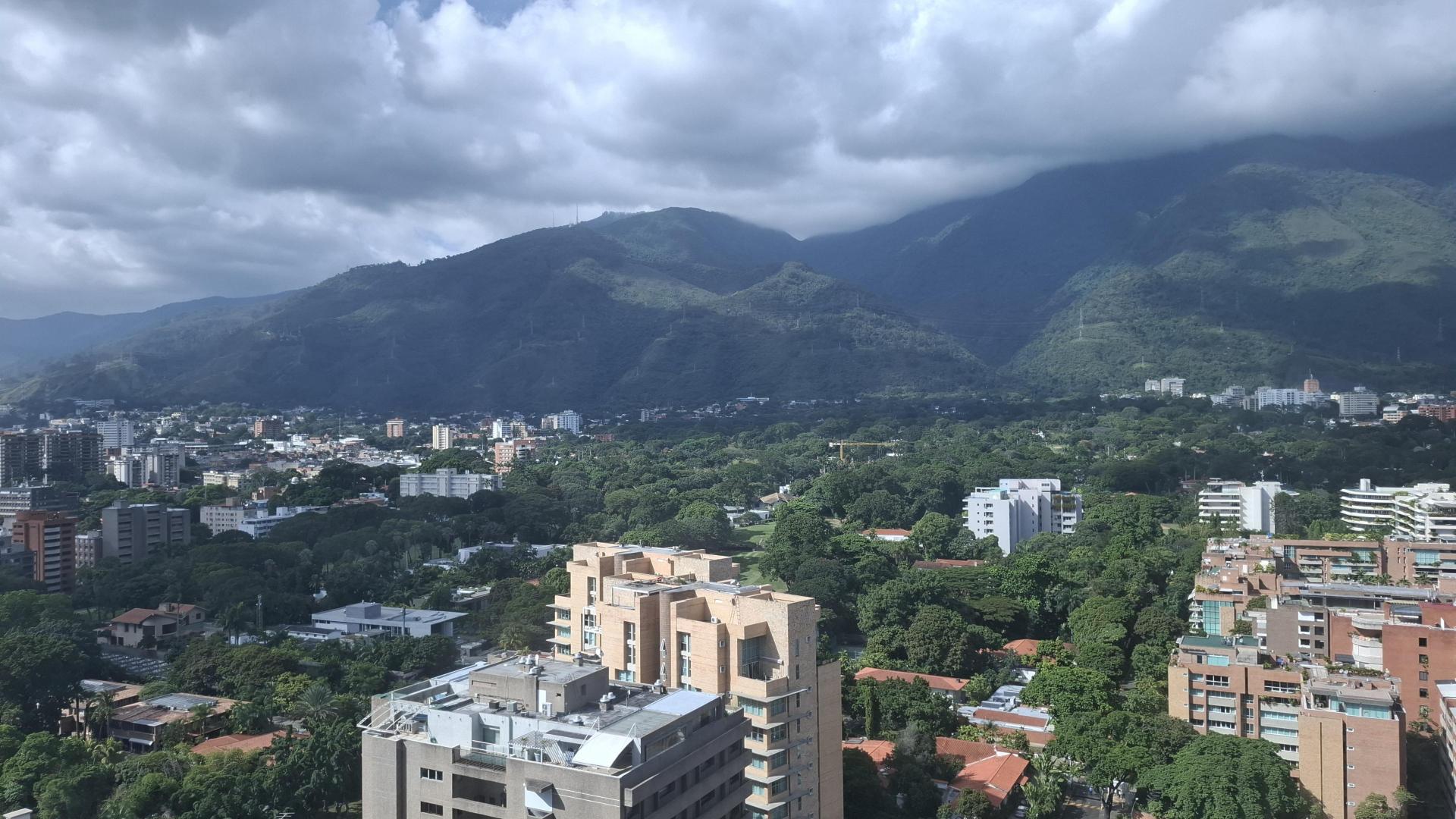 En este momento estás viendo Lujo y ubicación estratégica impulsan el mercado inmobiliario venezolano 2025